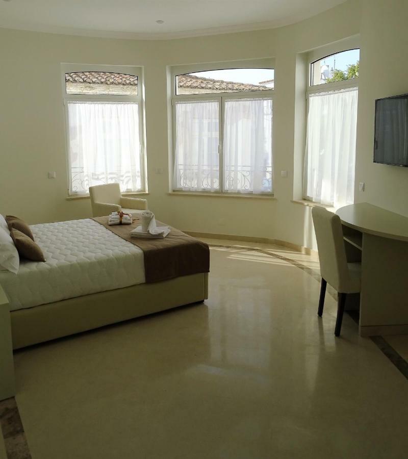 Bowen, Luxury Suites Lagos Exteriör bild